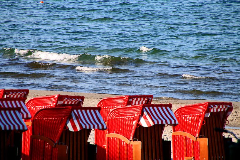 rote Strandkörbe von Roswitha Lorz