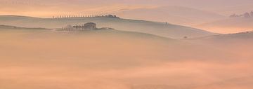 Mist en ochtendlicht in Toscane, Italië van Henk Meijer Photography