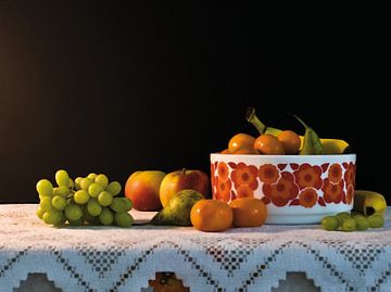 Foto van een stilleven met fruit. van Therese Brals