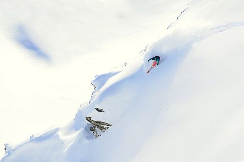 Spray of Pow Freeskiing