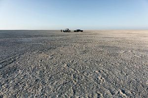 Camping op Sua pan. schilderachtig groot vlak gebied van zoutpan woestijn, Makgadikgadi Botswana