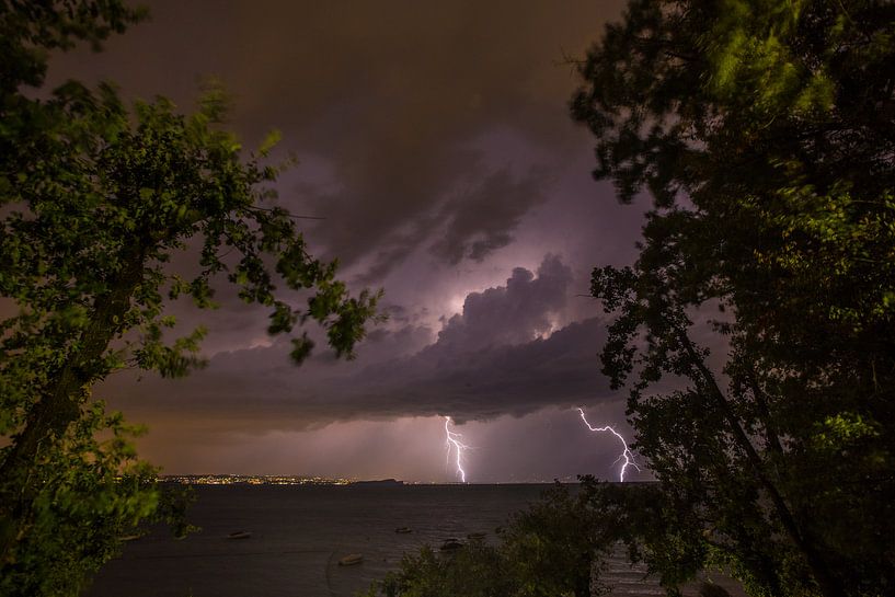Onweer aan het Gardameer, Italië von Maurice Hamming