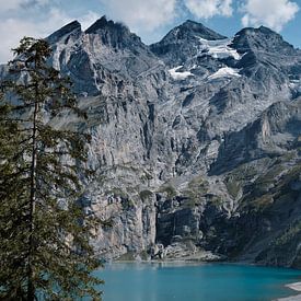 Der Oeschinensee in den Schweizer Alpen von FRNS