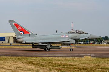 Royal Air Force Typhoon Display Team 2018. von Jaap van den Berg