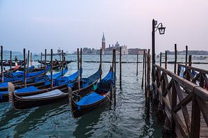 Gezicht op het eiland San Giorgio Maggiore in Venetië, Italië van Rico Ködder