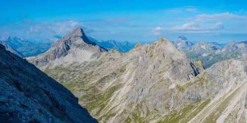 Panorama van Heilbronner Weg naar Biberkopf, 2599m, en Rappenseekopf, 2459m, Allgäuer Alpen