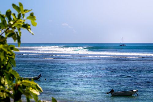 Beautiful waves roll in on Bali