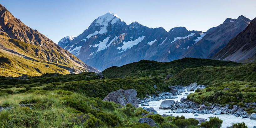 Mount Cook and the Hooker valley by Antwan Janssen