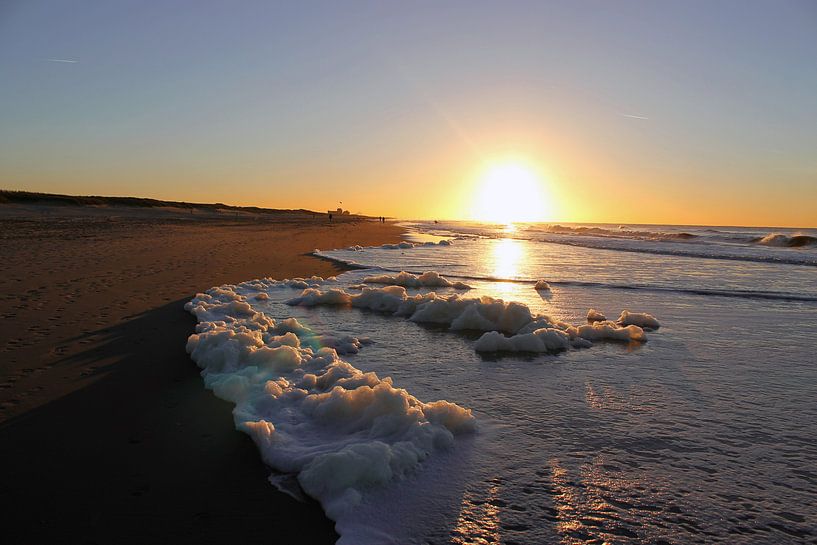 a day at the beach by geen poeha
