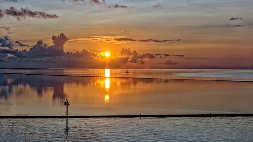 Sunrise over Dellewal #2 by Roel Ovinge