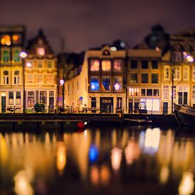 Amsterdam in de nacht van Hans van Oort