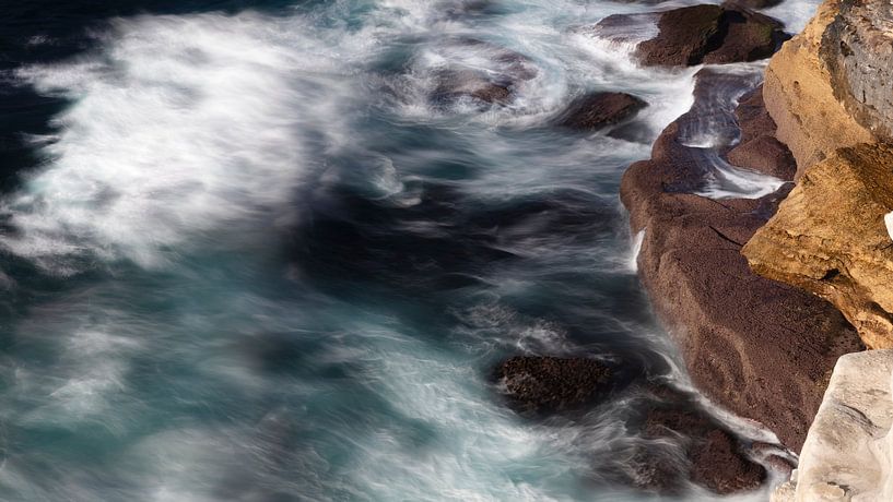 Breaking waves on rocky coast Sydney by Rob van Esch