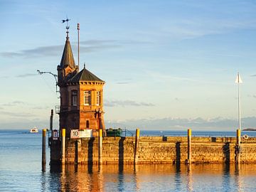 Hatch house at sunset by Danny Tchi Photography