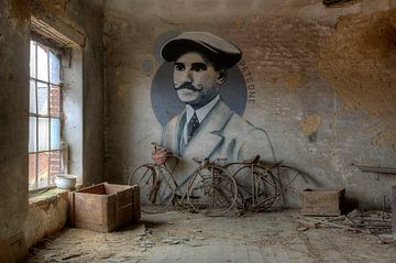 Graffiti art in verlaten fabiek von Beyond Time Photography