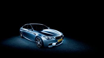 Mat grijs BMW M5 30 jahre editon