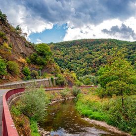 Ahr bei Bad Neuenahr-Ahrweiler in der Eifel von Jan van Broekhoven