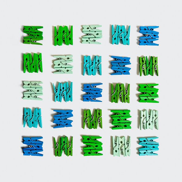 Squeeze, squeeze ... on the wall by Francisco Dorsman