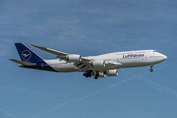 Boeing 747-8 van Lufthansa in haar nieuwe jasje, hier in de landing gefotografeerd bij de luchthaven van Jaap van den Berg