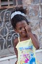 Cubaanse 'prinses' die lacht naar het vogeltje van 2BHAPPY4EVER photography & art thumbnail