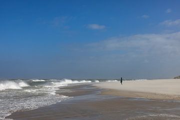Harde wind en woeste golven, Noordzeestrand Vlieland. van Gerard Koster Joenje (Vlieland, Amsterdam & Lelystad in beeld)