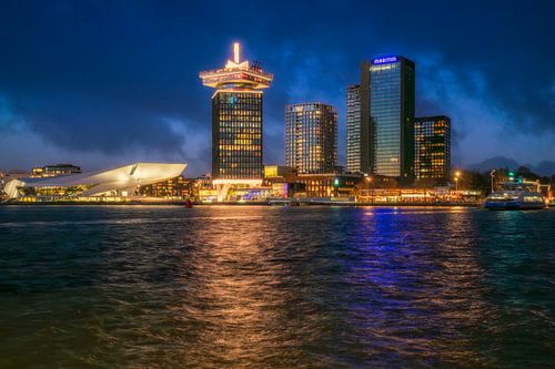 Uitzicht over Amsterdam Lookout en Eye Filminstituut in de Avond