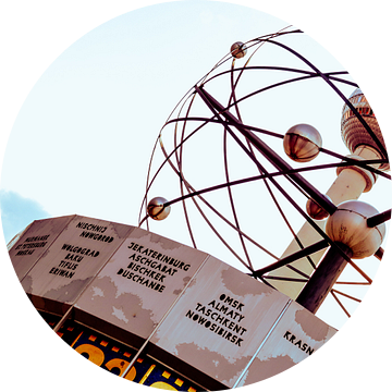 Tv-toren en wereldklok in Berlijn