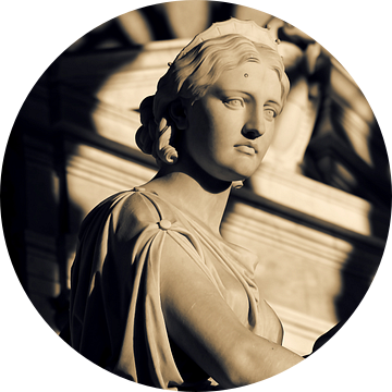 Romeins beeld van een vrouw van Studio Mirabelle