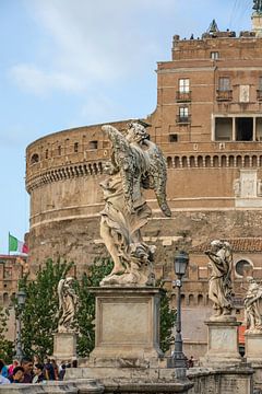 Statue de l'ange sur le Ponte Sant'Angelo à Rome sur t.ART