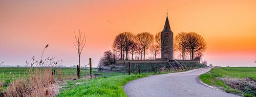 Oude toren van Oosterwierum, Friesland, Nederland.