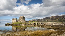 Eilean Donan Castle in Scotland by Robbert Frie