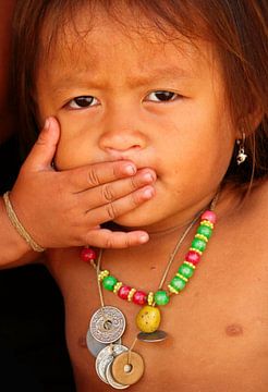 Kleines Kind in Laos von Gert-Jan Siesling