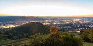 Blick von der Grabkapelle über Stuttgart bei Nacht von Werner Dieterich