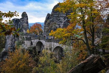 Die Basteibrücke im Herbst von Holger Spieker