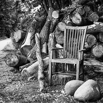 Old Wooden Chair van aschwinn Smith