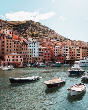 Havendorpje in Italië van Dayenne van Peperstraten