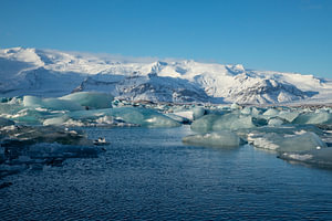 Die isländische Landschaft, Jökulsárlón. Gletschersee und Diamantstrand