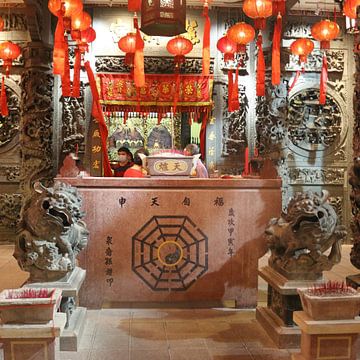 Hotelreceptie in de stijl van een oud Chinees tempelaltaar SQ van kall3bu
