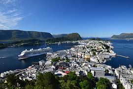 Alesund Norway von Ron van der Meer