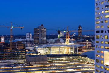 Zicht op stationsgebied in Utrecht van Donker Utrecht