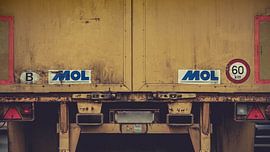 Vrachtwagen by Klaas Leussink