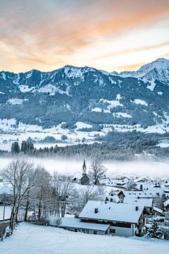 Winterstimmung zum Sonnenaufgang bei Bolsterlang von Leo Schindzielorz