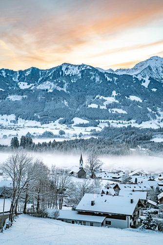 Winterse sfeer bij zonsopgang bij Bolsterlang