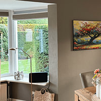 Klantfoto: Levensboom in het kleurenspel van de avondzon - een dromerig panoramisch landschap vol bloemen en levende natuur van AidasignArt, als ArtFrame