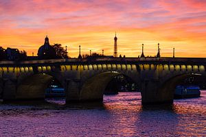 Blick auf die Brücke Pont Neuf in Paris, Frankreich