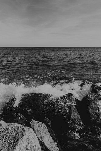 De fortes vagues sur l'Ilha do Farol, Algarve Portugal sur Manon Visser