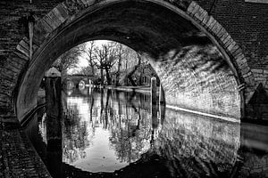 Kijkje onder de Hamburgerbrug over de Oudegracht (liggend) van André Blom Fotografie Utrecht