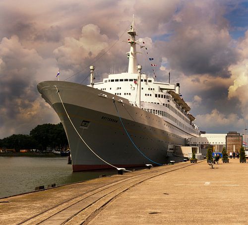 SS Rotterdam in de Rotterdamse haven