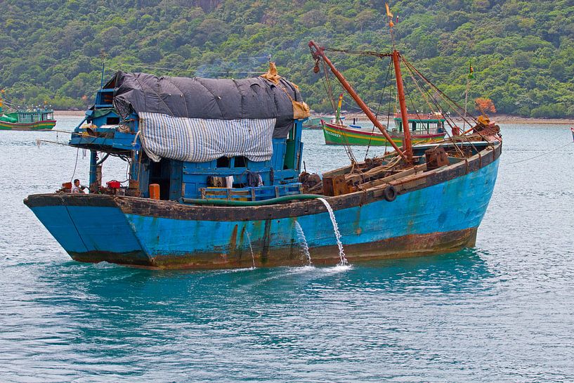 Fishing boat in Con Dao by WeltReisender Magazin