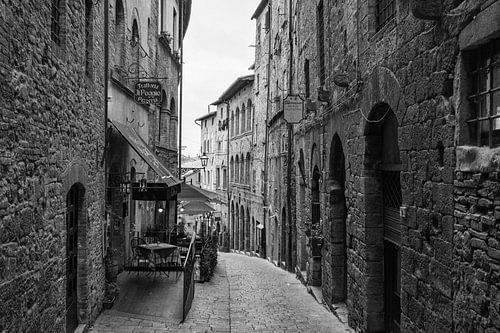 Straat in Volterra Toscane
