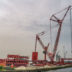Mammoet PTC 210-DS hijskraan in Schiedam. van Jaap van den Berg